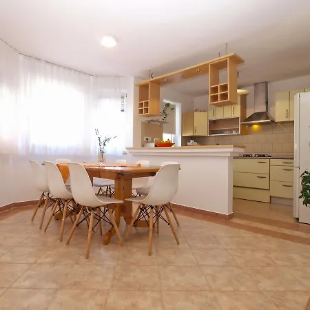 House Surida 1678 Nyaraló *