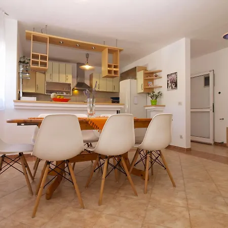 House Surida 1678 * Pula