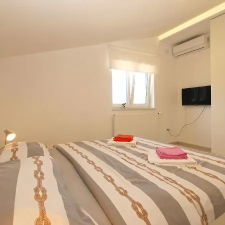 House Surida 1678 Holiday home *
