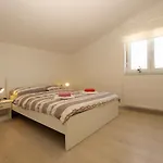 בית נופש House Surida 1678