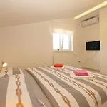 House Surida 1678 בית נופש *