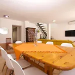 בית נופש House Surida 1678